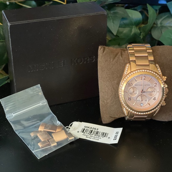 Michael Kors Watch - Picture 4 of 4